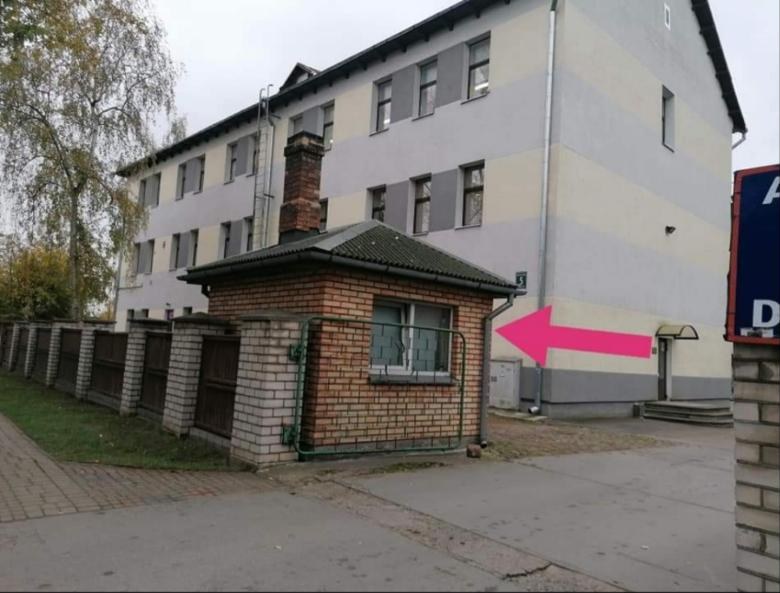 Route to the clinic entrance, step 1