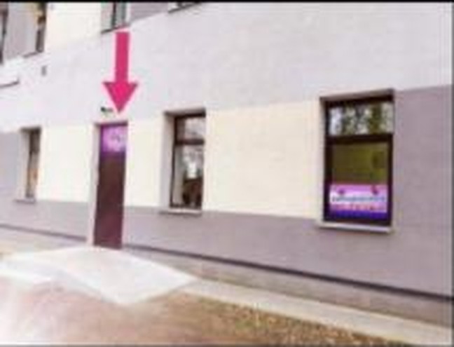 Route to the clinic entrance, step 3